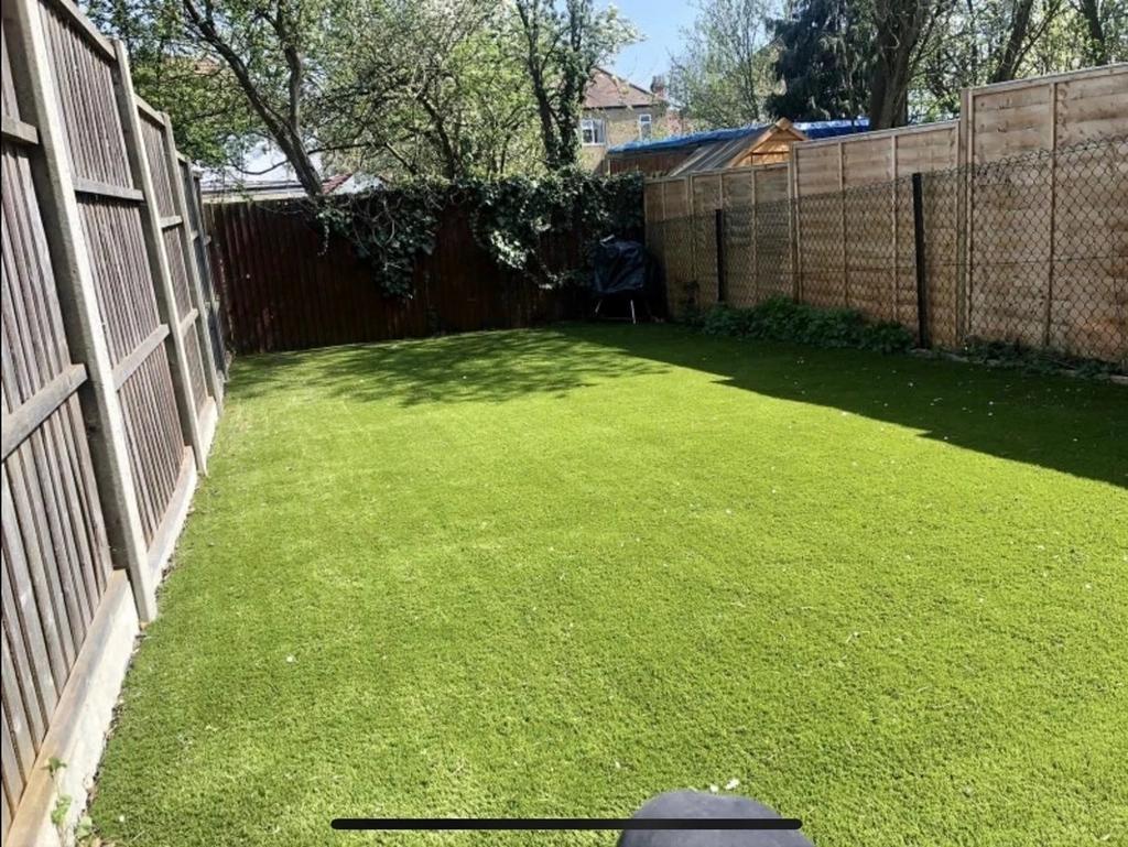 House Chamberlayne Avenue in Greater London