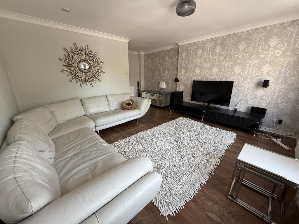 House Chamberlayne Avenue in Greater London