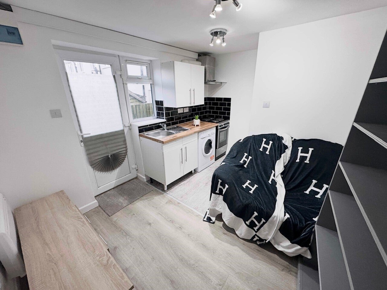 Flat Holbrook Road in Rugby