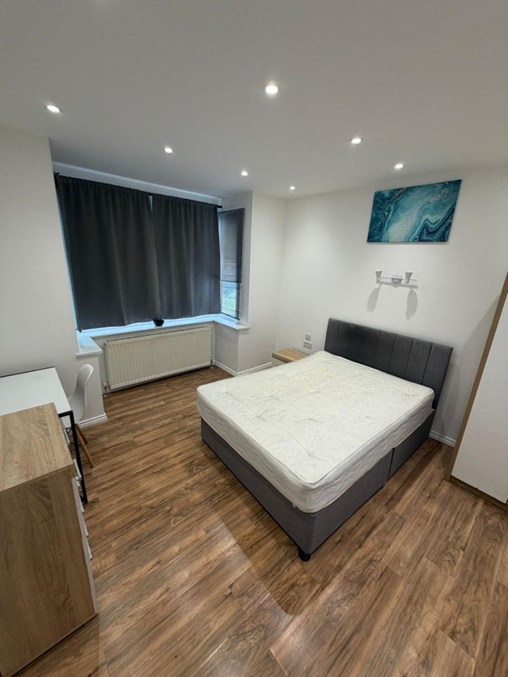 Room Eton Avenue in Greater London