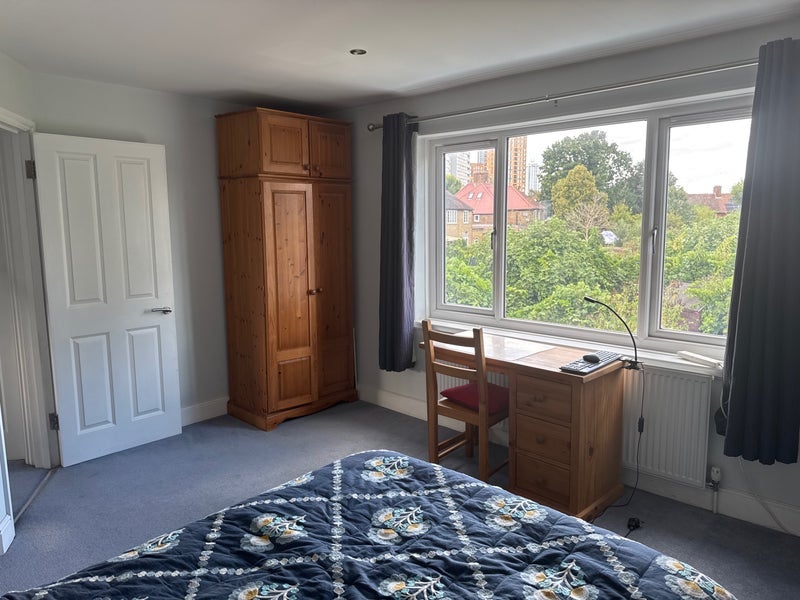 Room Steventon Road in Greater London