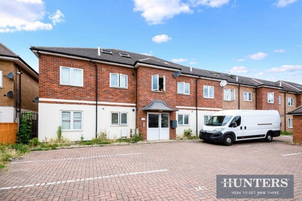 Flat Cottington Road in London