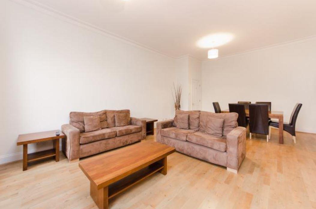 Flat Cumberland Terrace in Greater London