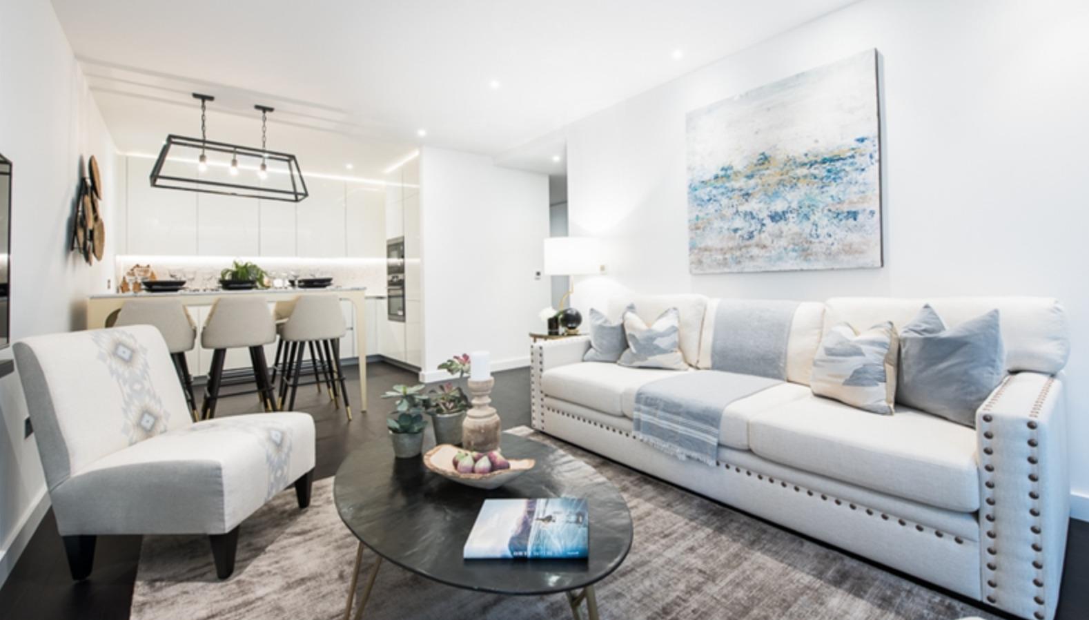 Flat Ponton Road in Greater London