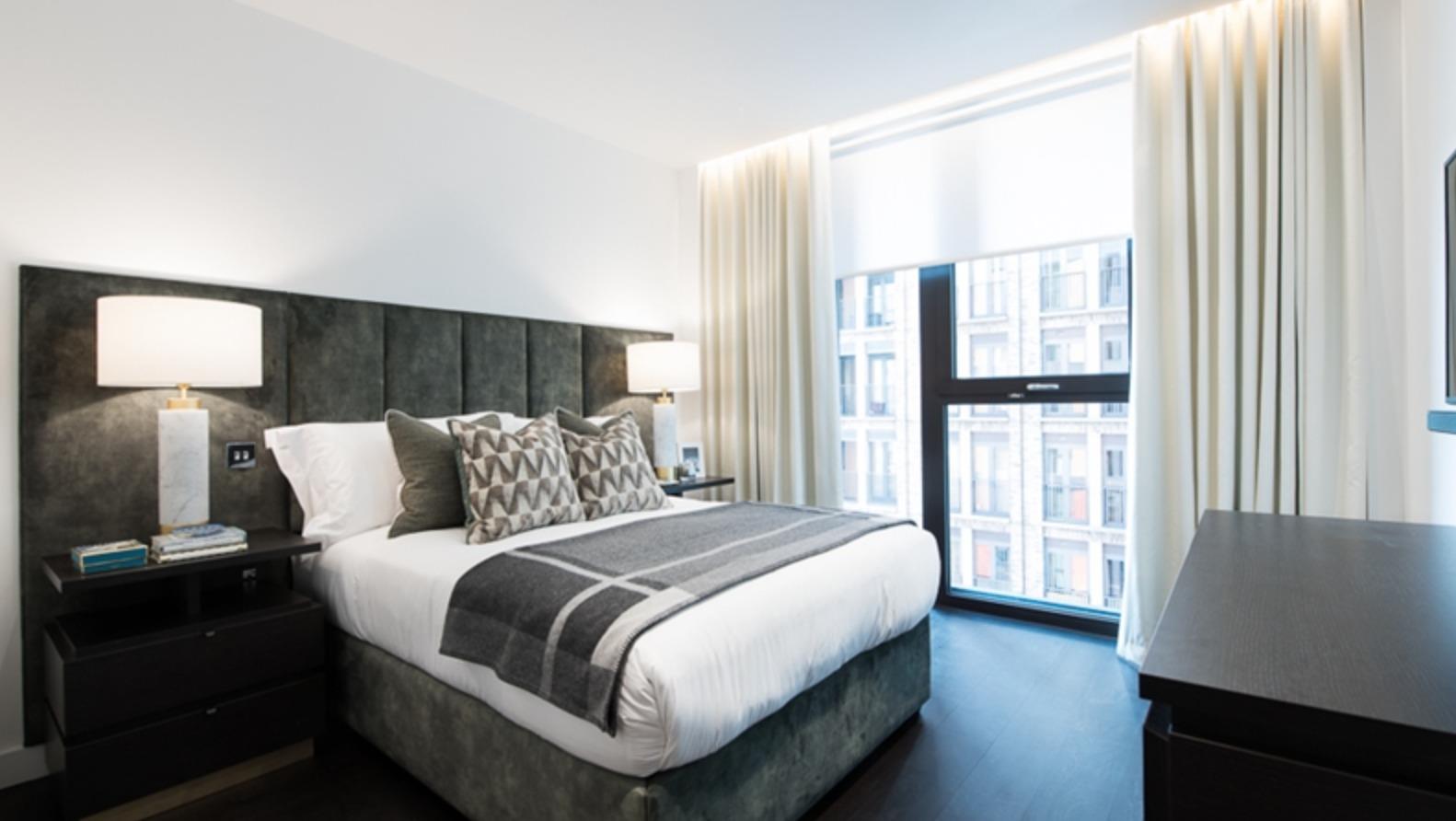 Flat Ponton Road in Greater London