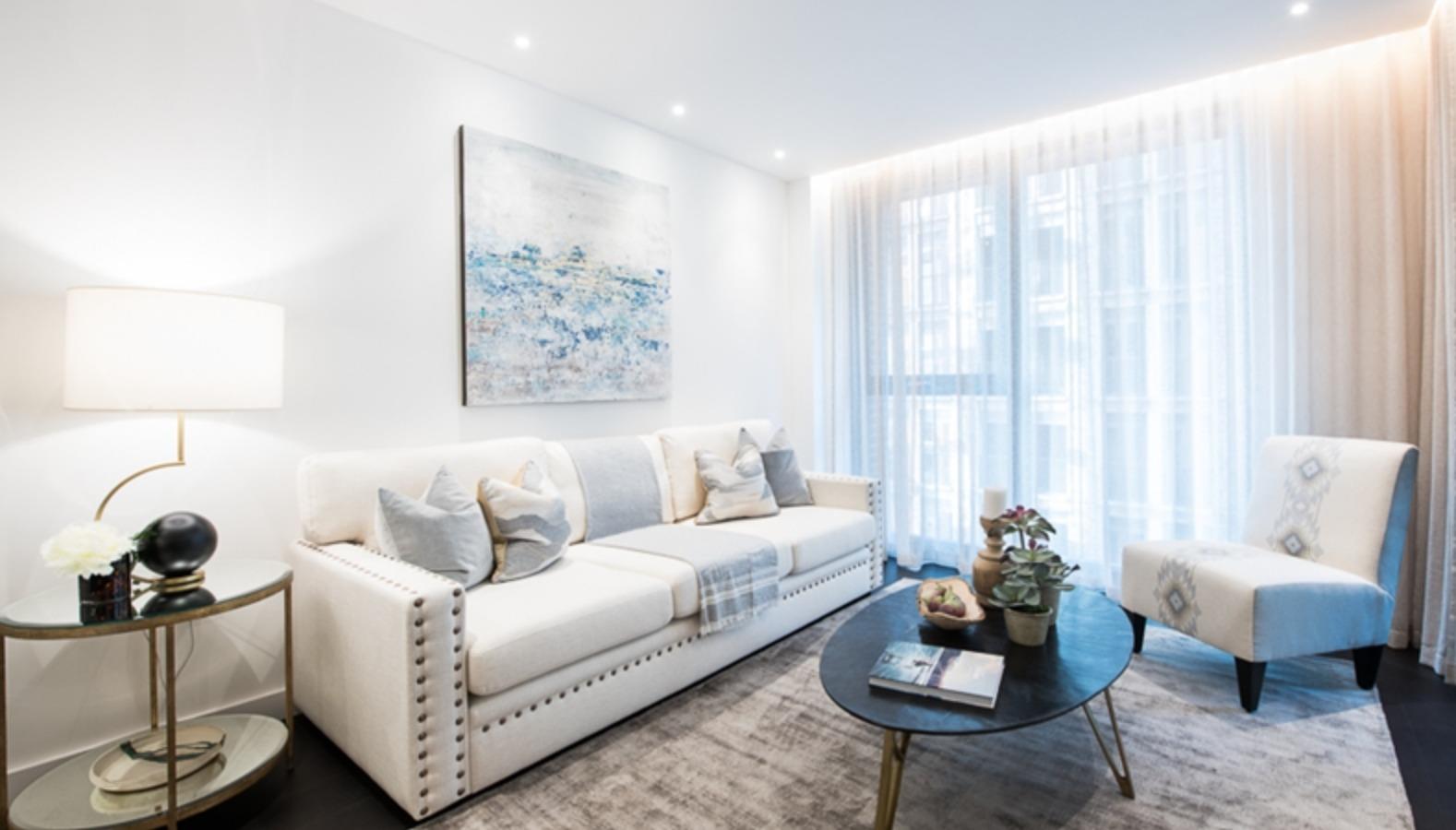 Flat Ponton Road in Greater London