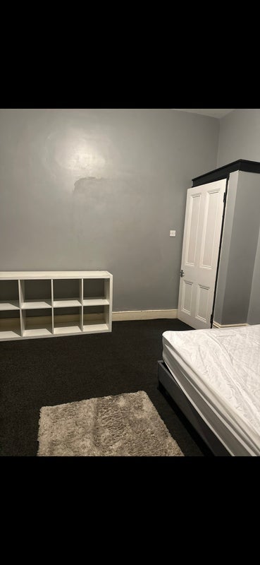 Room Regents Bridge Gardens in Greater London