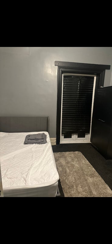 Room Regents Bridge Gardens in Greater London