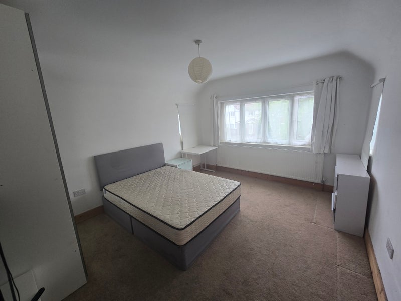 House Uxendon Crescent in Greater London