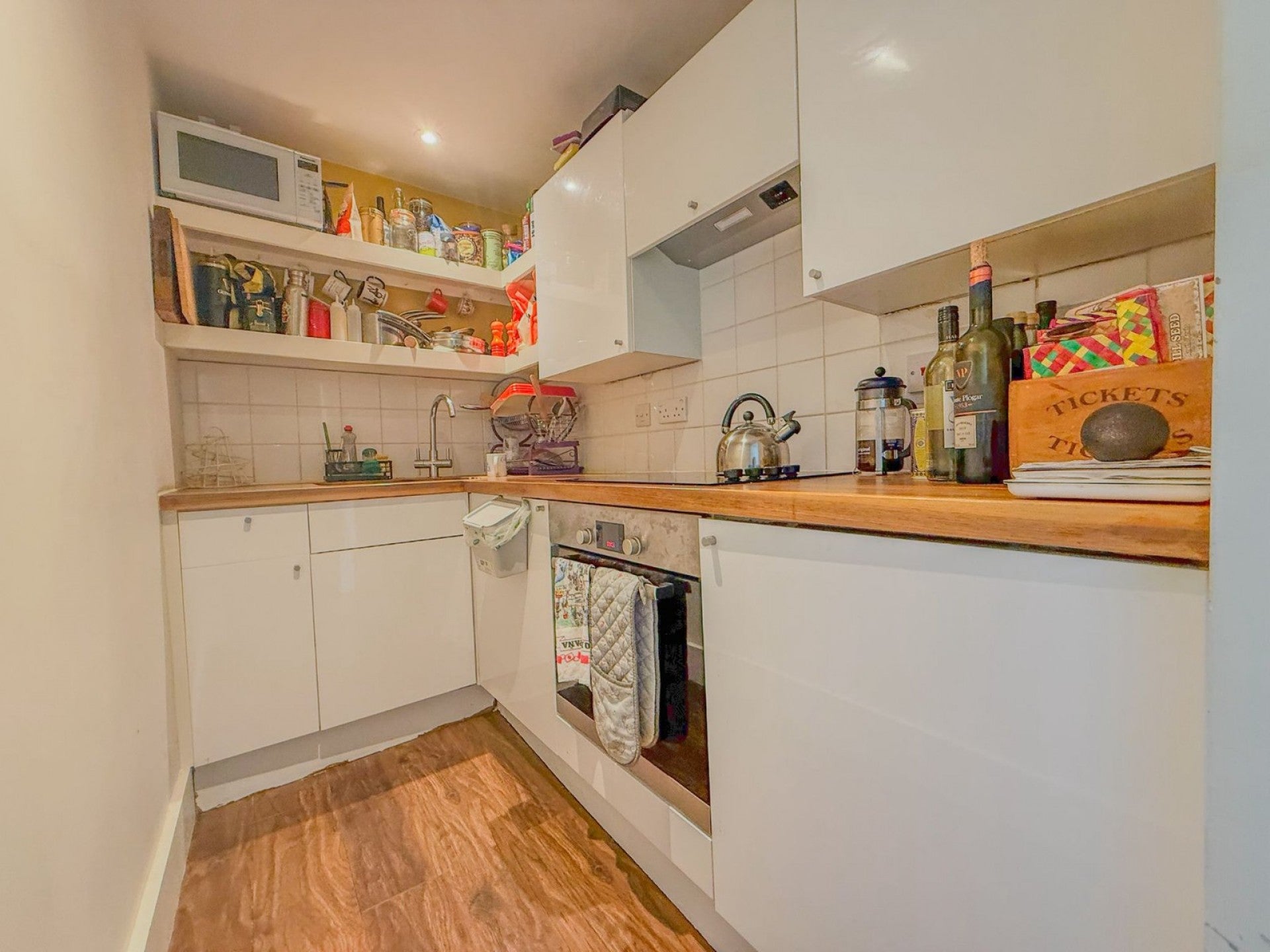Flat Oakfield Place in Bristol