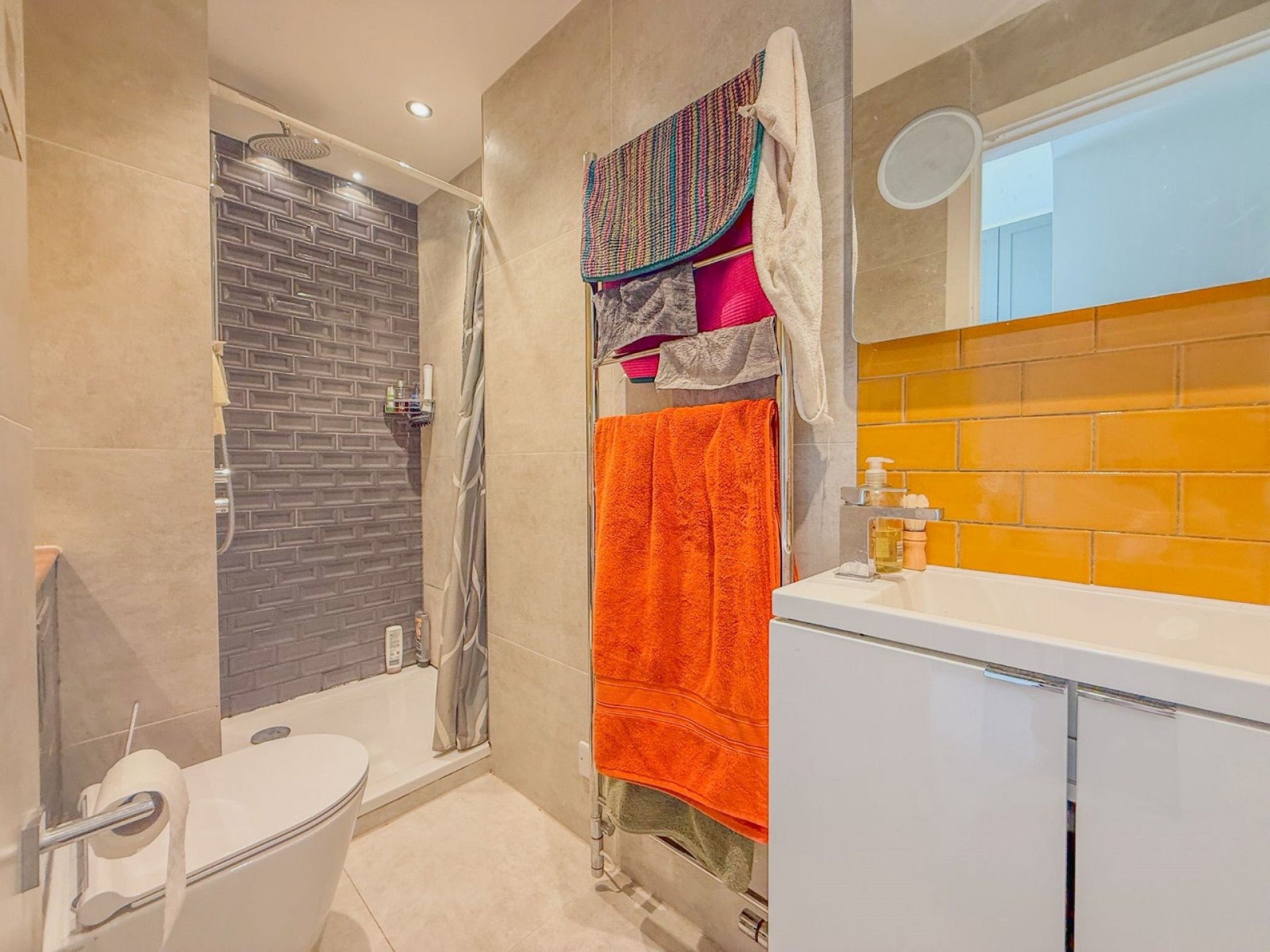 Flat Oakfield Place in Bristol