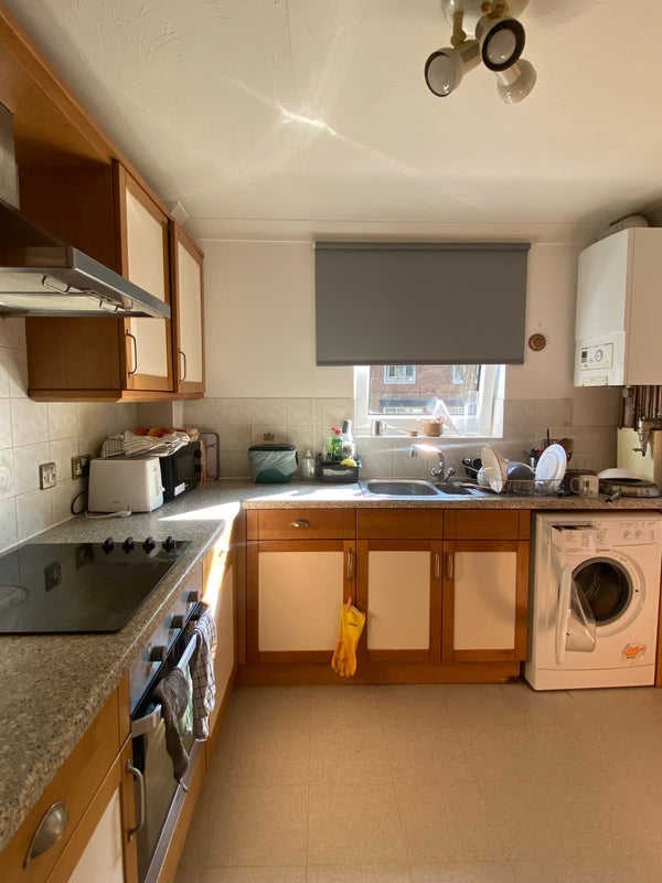 Room Pine Grove in Greater London