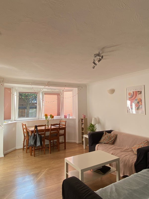 Room Pine Grove in Greater London