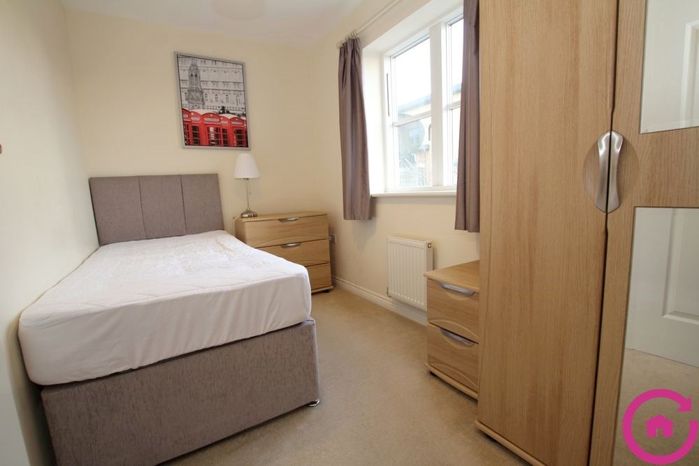 Room Pinewood Drive in Cheltenham