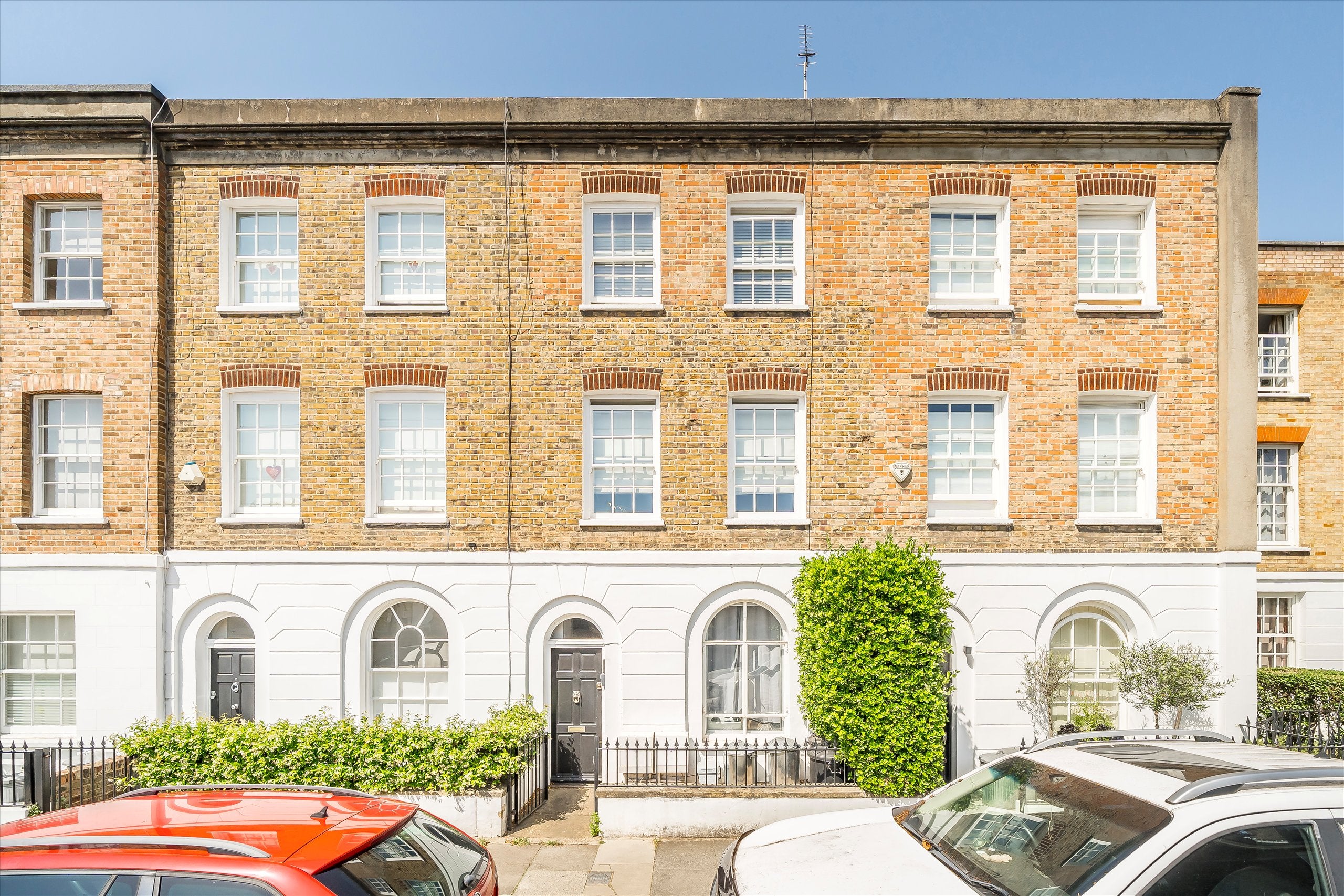Flat Black Lion Lane in Greater London