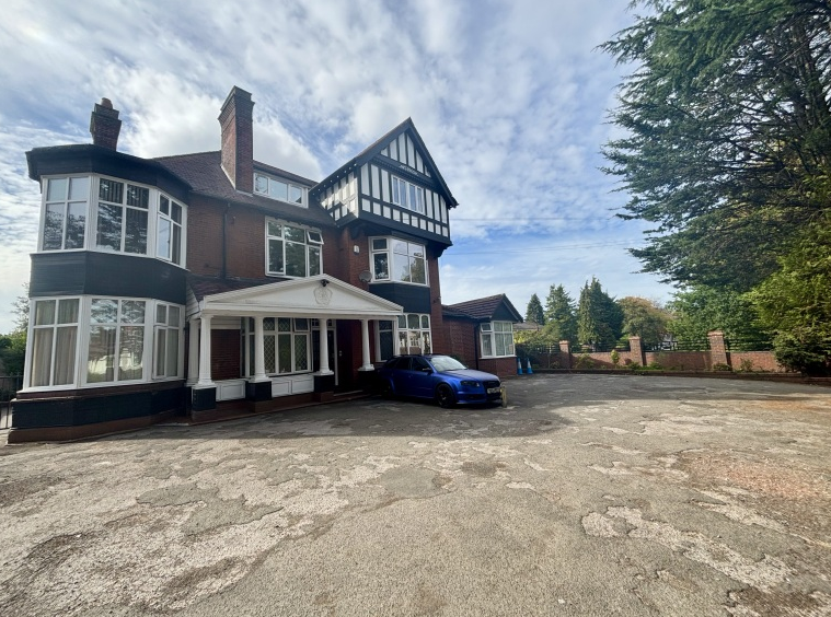 Flat Yardley Wood Road in Birmingham