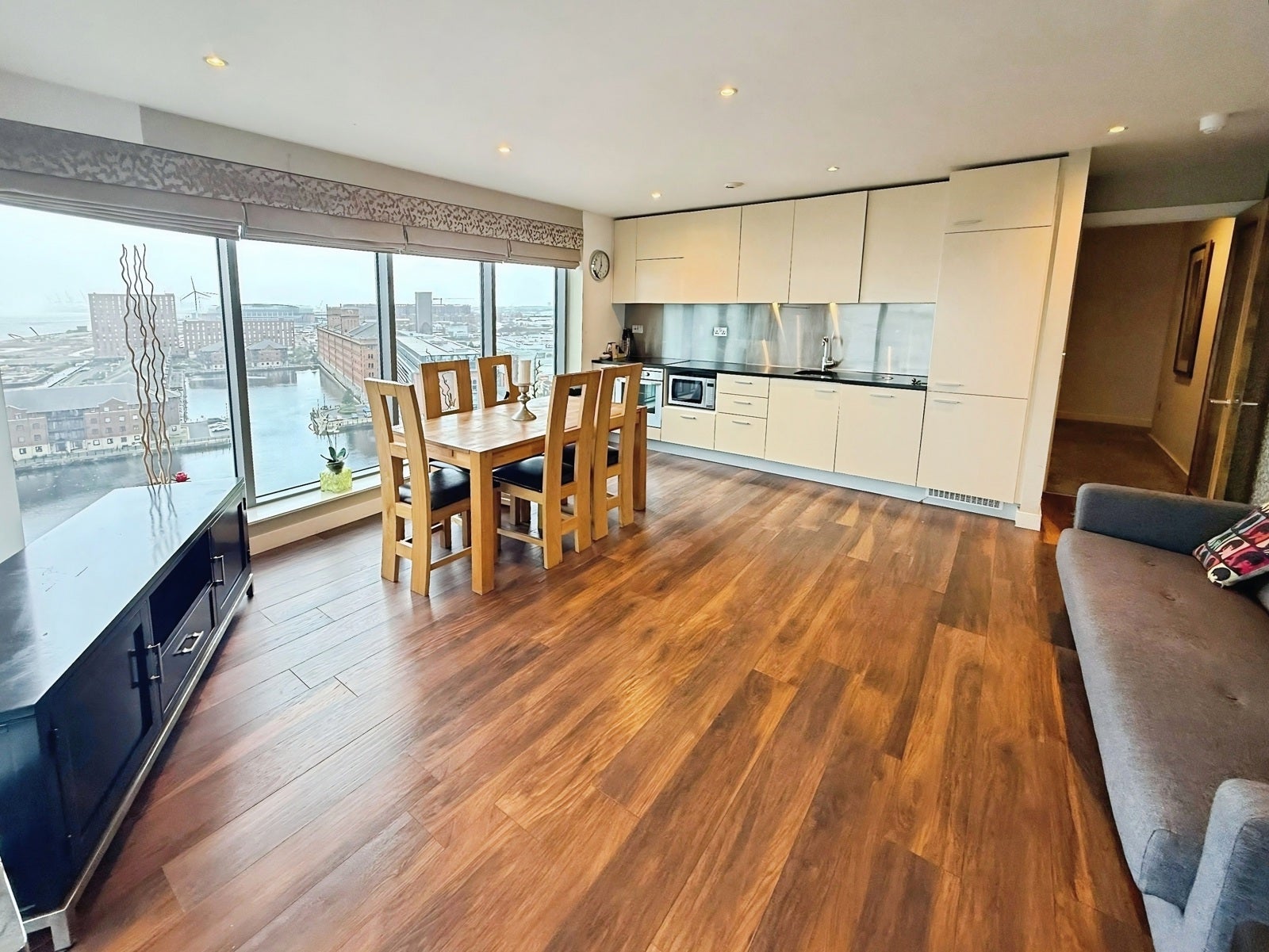 Flat William Jessop Way in Liverpool
