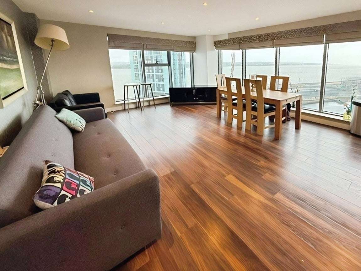 Flat William Jessop Way in Liverpool