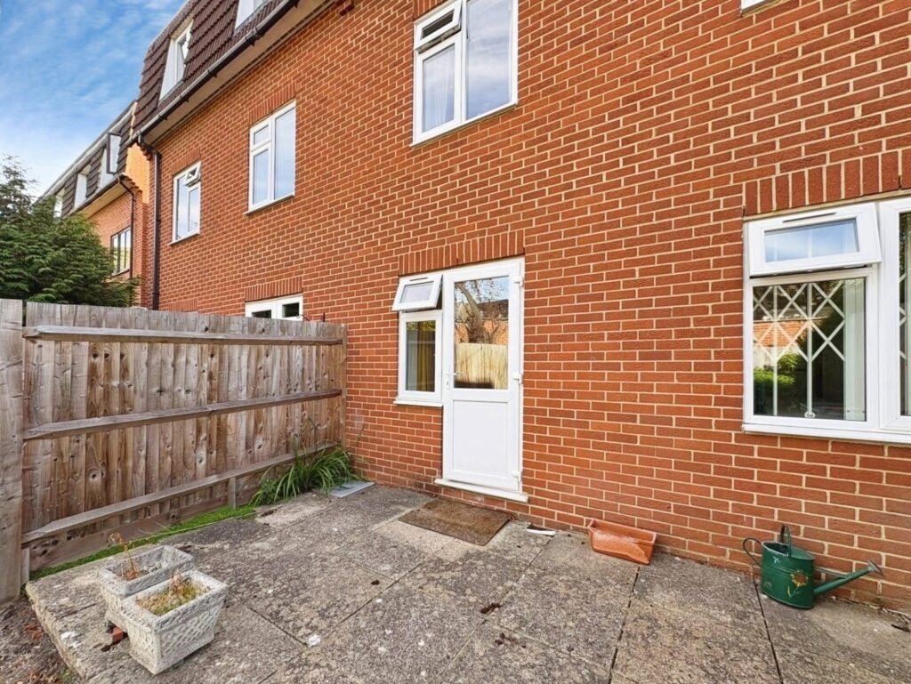 Flat Park Road in Surrey Heath