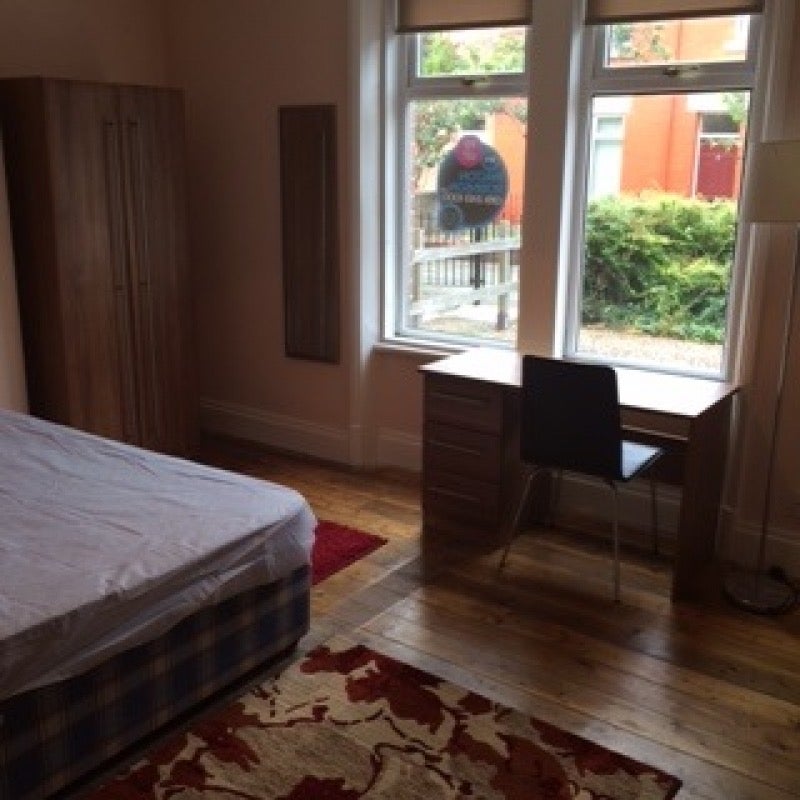 Flat Sixth Avenue in Newcastle upon Tyne