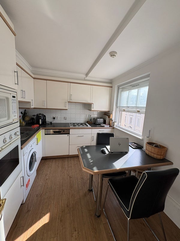 Flat Gloucester Street in City of Westminster