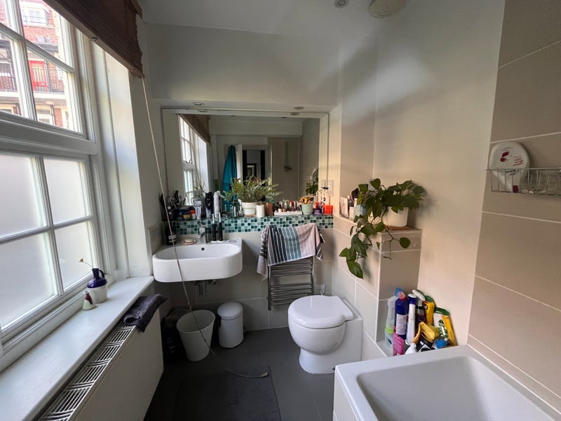 Flat Devonshire Court in Greater London