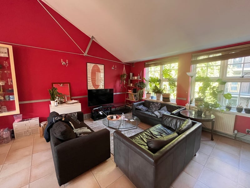 Flat Devonshire Court in Greater London