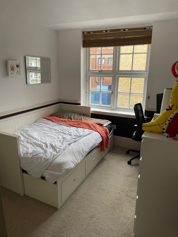 Flat Devonshire Court in Greater London