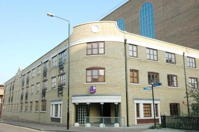 Flat Reardon Street in Greater London