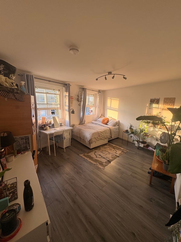 Room Bethnal Green Road in Greater London