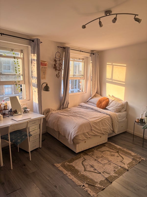 Room Bethnal Green Road in Greater London