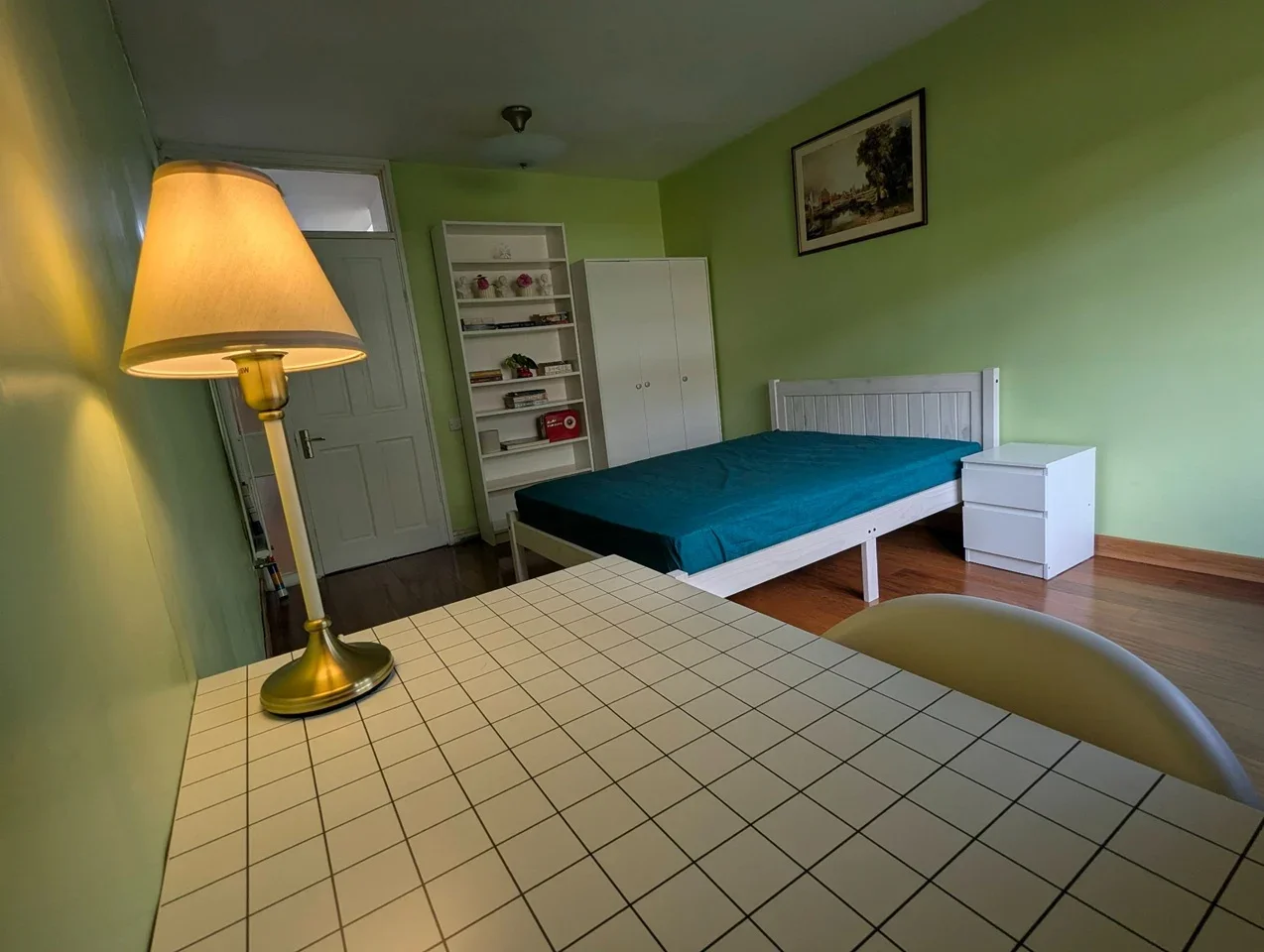 Room Brown Close in Upton