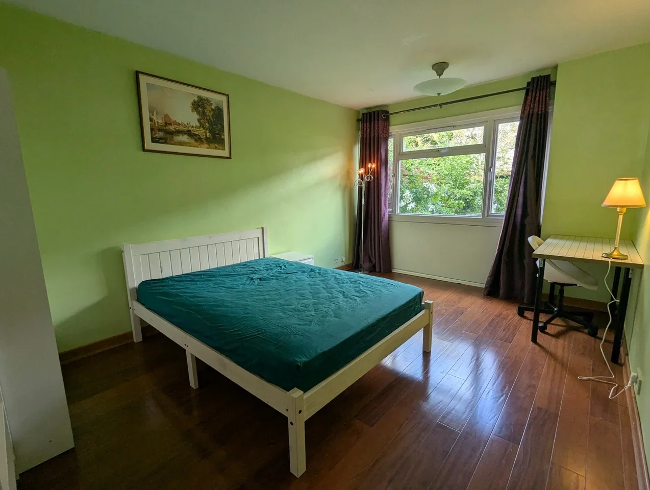 Room Brown Close in Upton