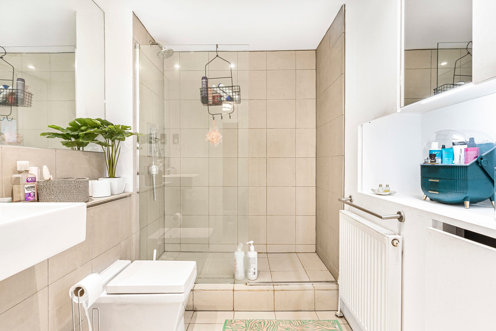 Flat Kingsland Road in Greater London