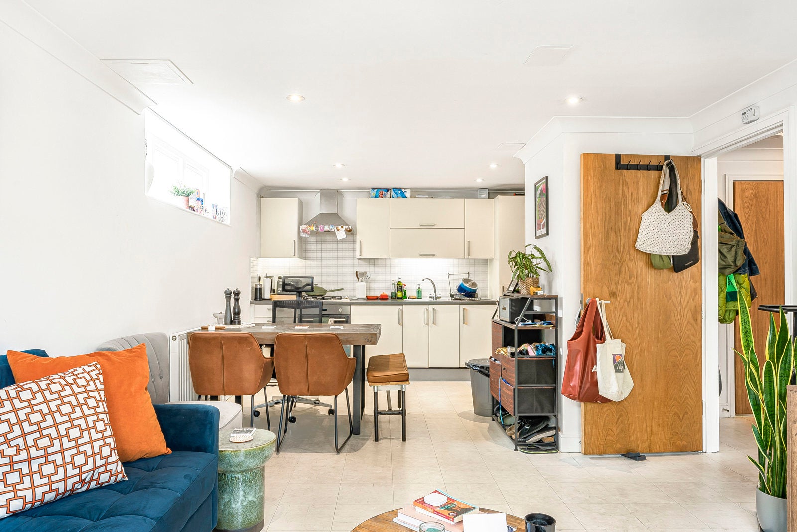 Flat Kingsland Road in Greater London