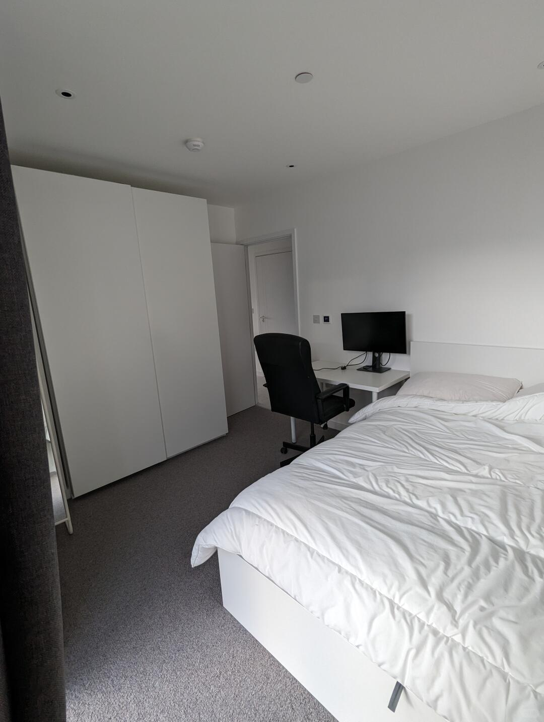 Flat Raven Row in Greater London
