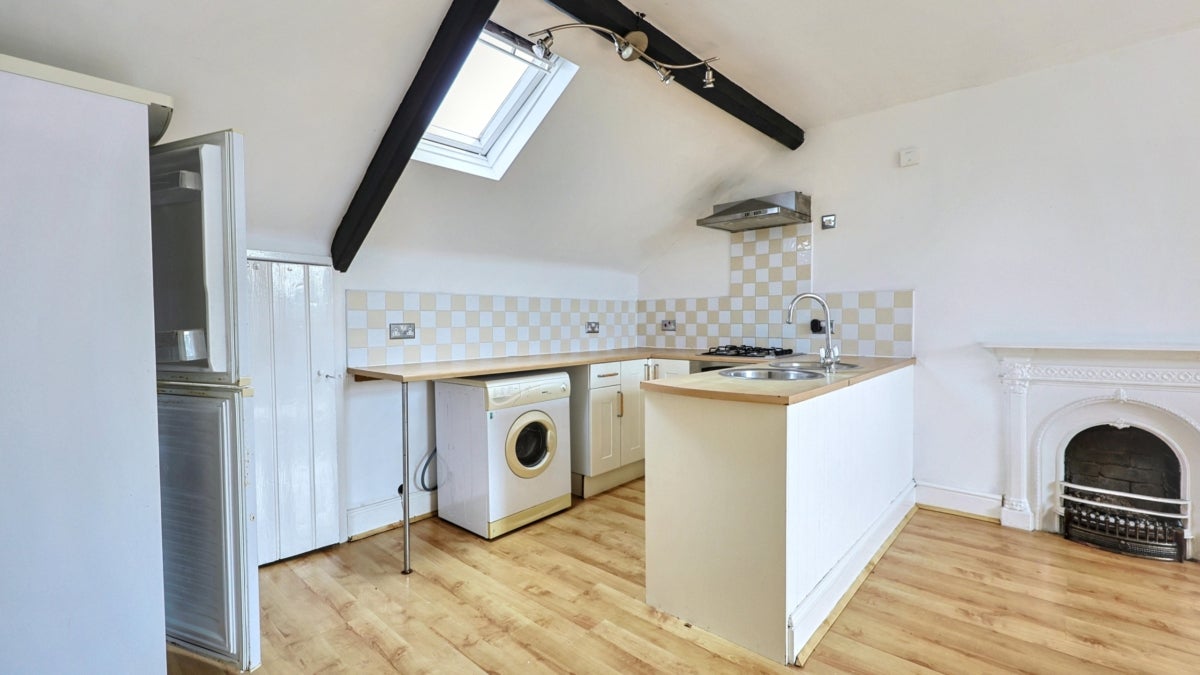 Flat Caerau Crescent in Newport