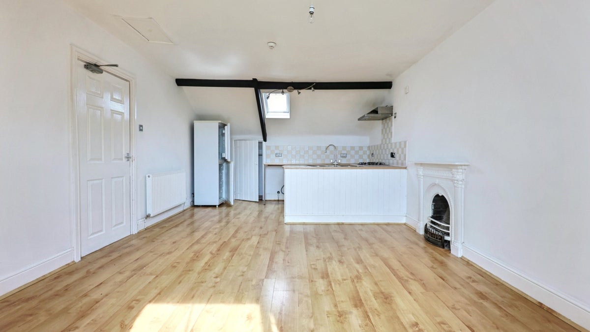 Flat Caerau Crescent in Newport
