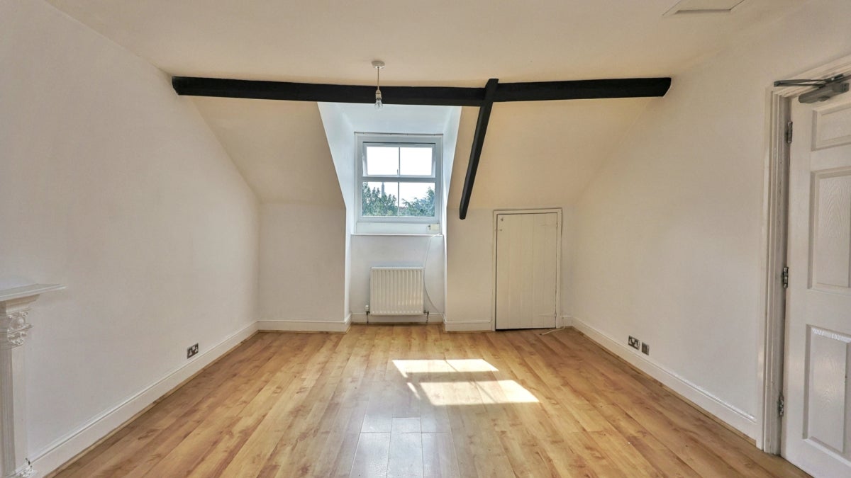 Flat Caerau Crescent in Newport