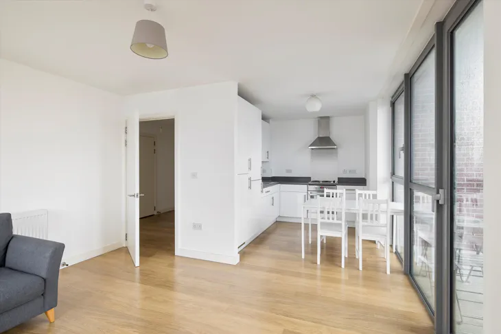 Flat Beaconsfield Street in Greater London