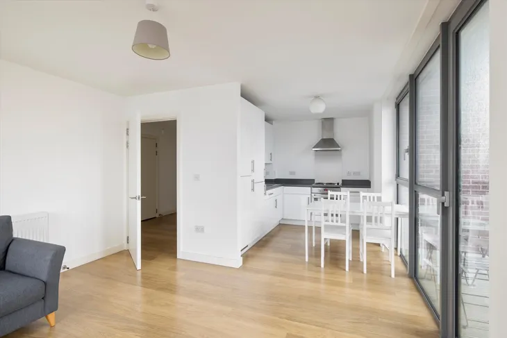 Flat Beaconsfield Street in Greater London