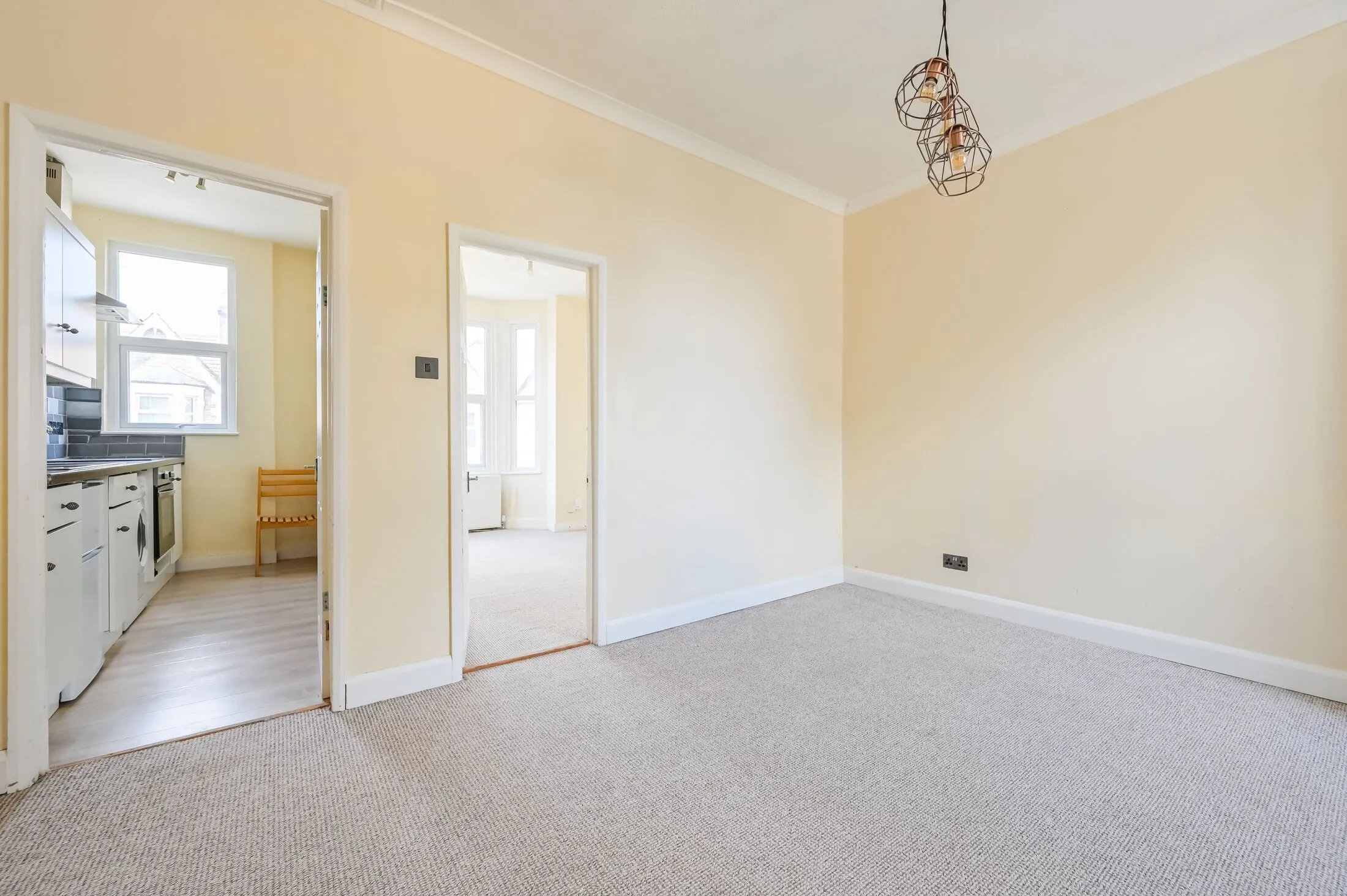 Flat Frith Road in Greater London