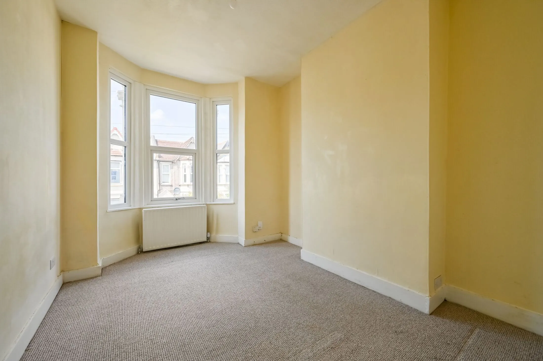 Flat Frith Road in Greater London