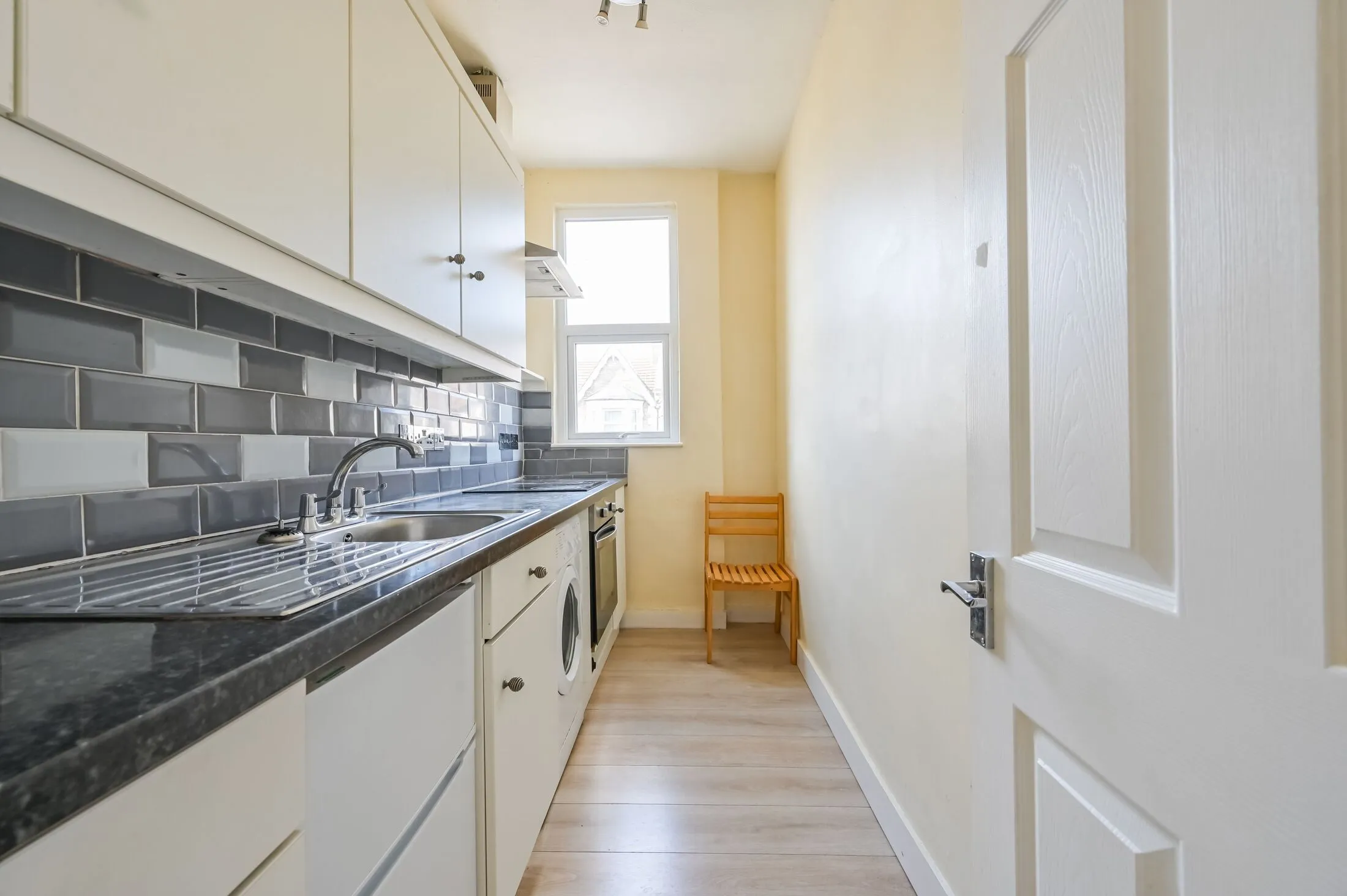 Flat Frith Road in Greater London