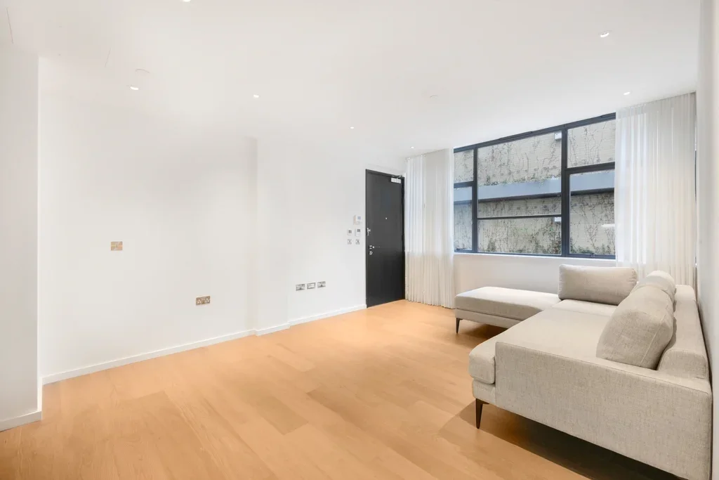 Flat Long Street in Greater London