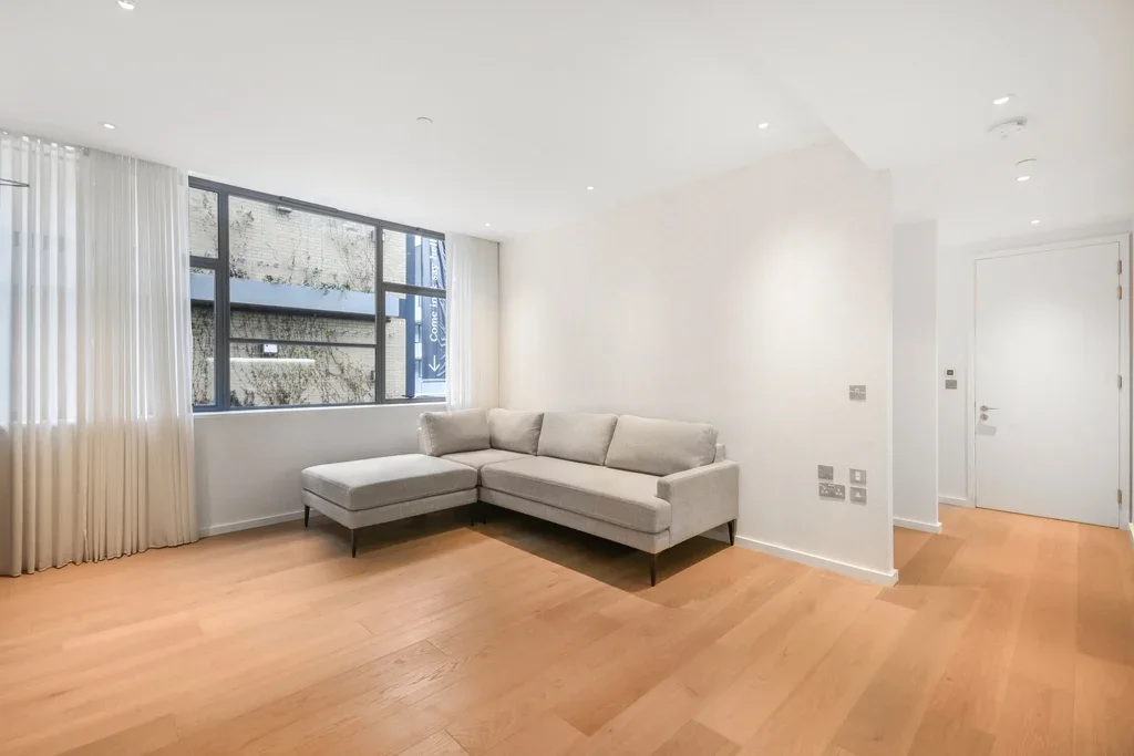 Flat Long Street in Greater London