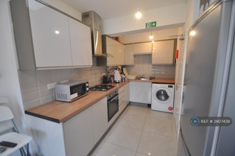 Room Tristram Road in Greater London