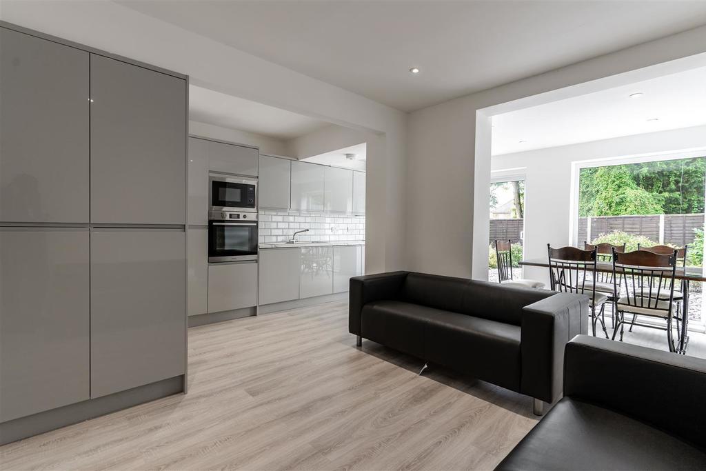 Flat Bideford Drive in Birmingham