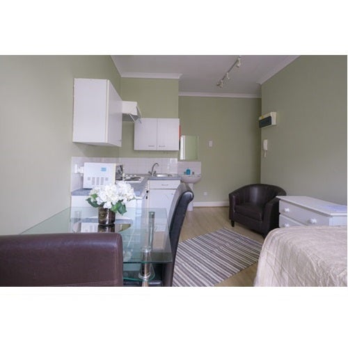 Room Hogarth Road in London