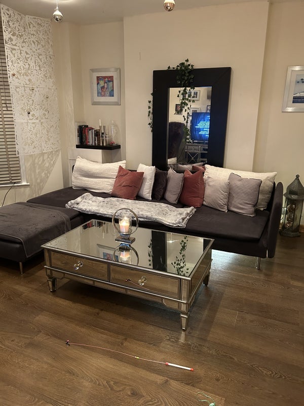 Room Overstone Road in Greater London